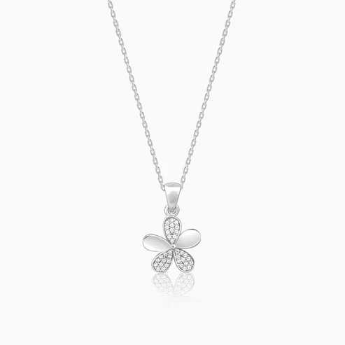 Nitya Silver Flower Pendant With Link Chain