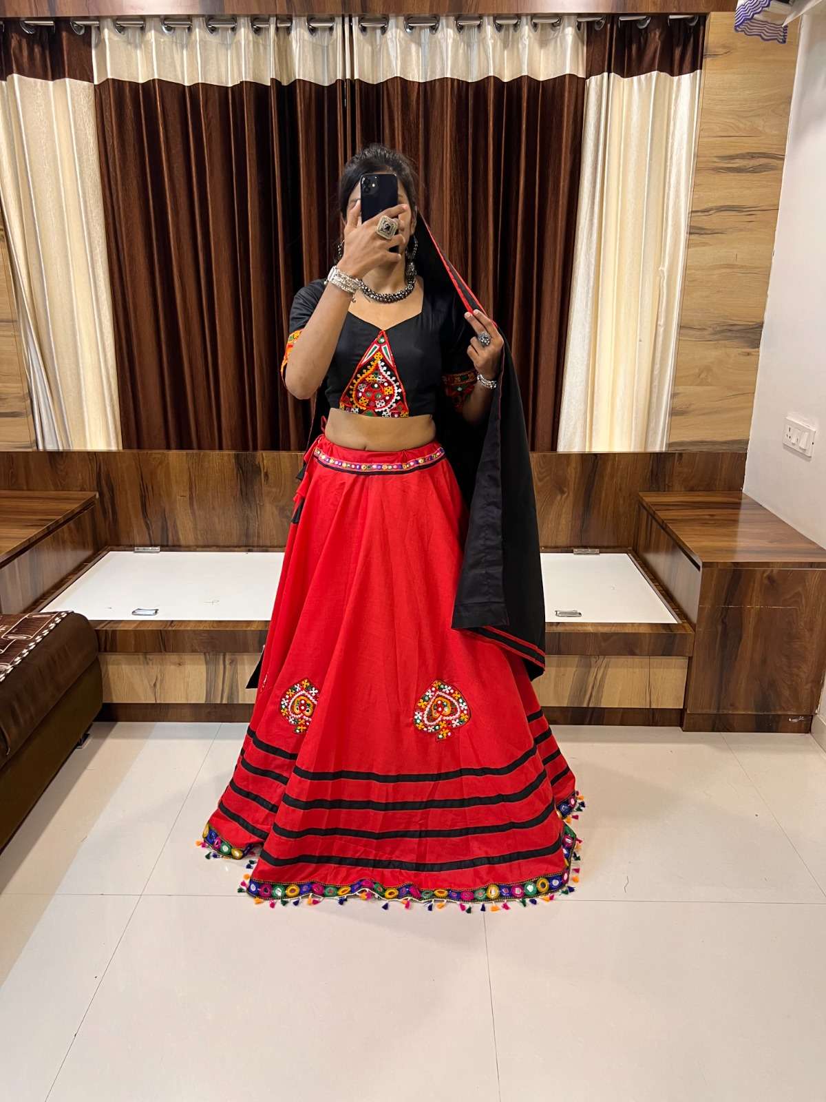 RAJWADI VOL -8  7055 AAWIYA NAVRATRI SPECIAL TRADITIONAL LEHENGA CHOLI WHOLESALE CATALOG 