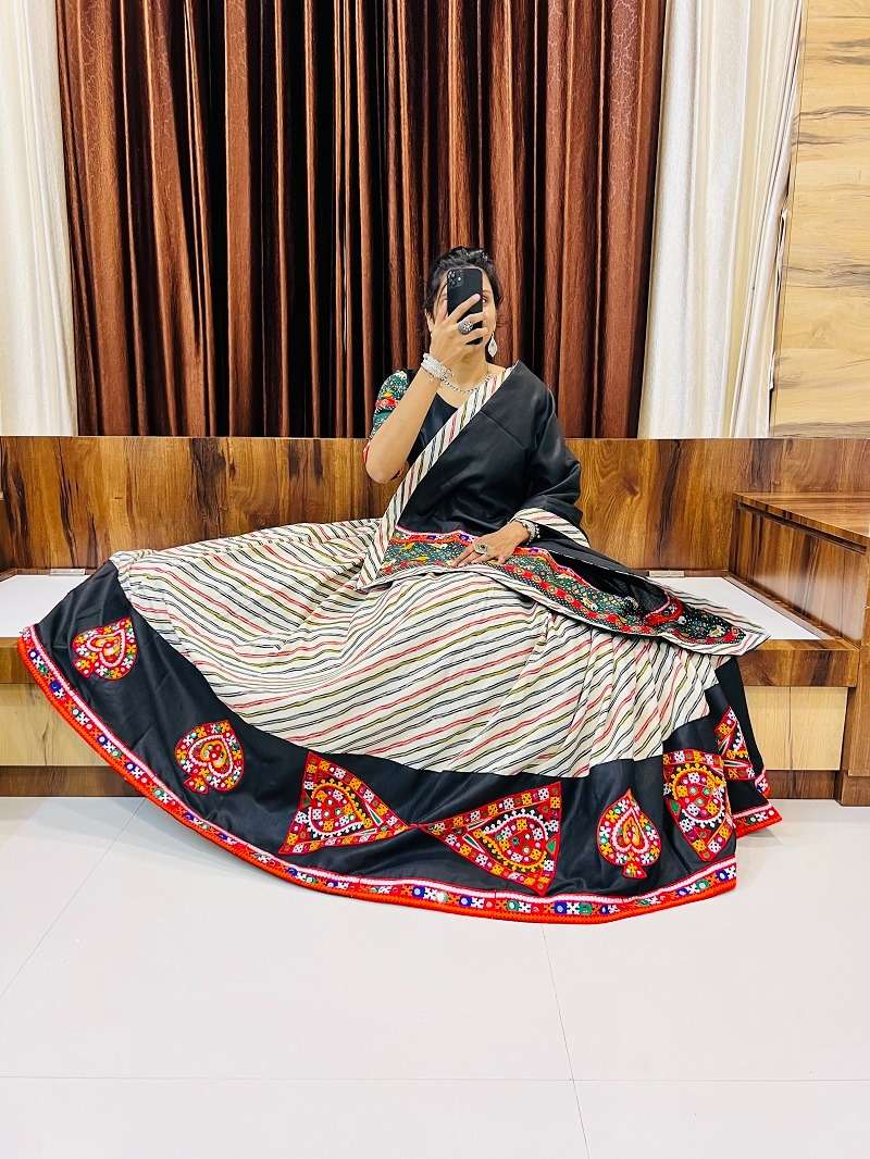 RAJWADI VOL -7 7048  AAWIYA NAVRATRI SPECIAL TRADITIONAL Lehenga CHOLI Wholesale catalog