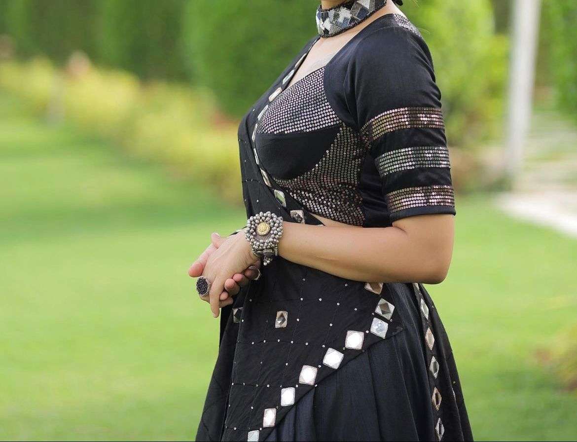 RAJWADI VOL - 09 7065 NAVRATRI LEHENGA CHOLI Wholesale catalog