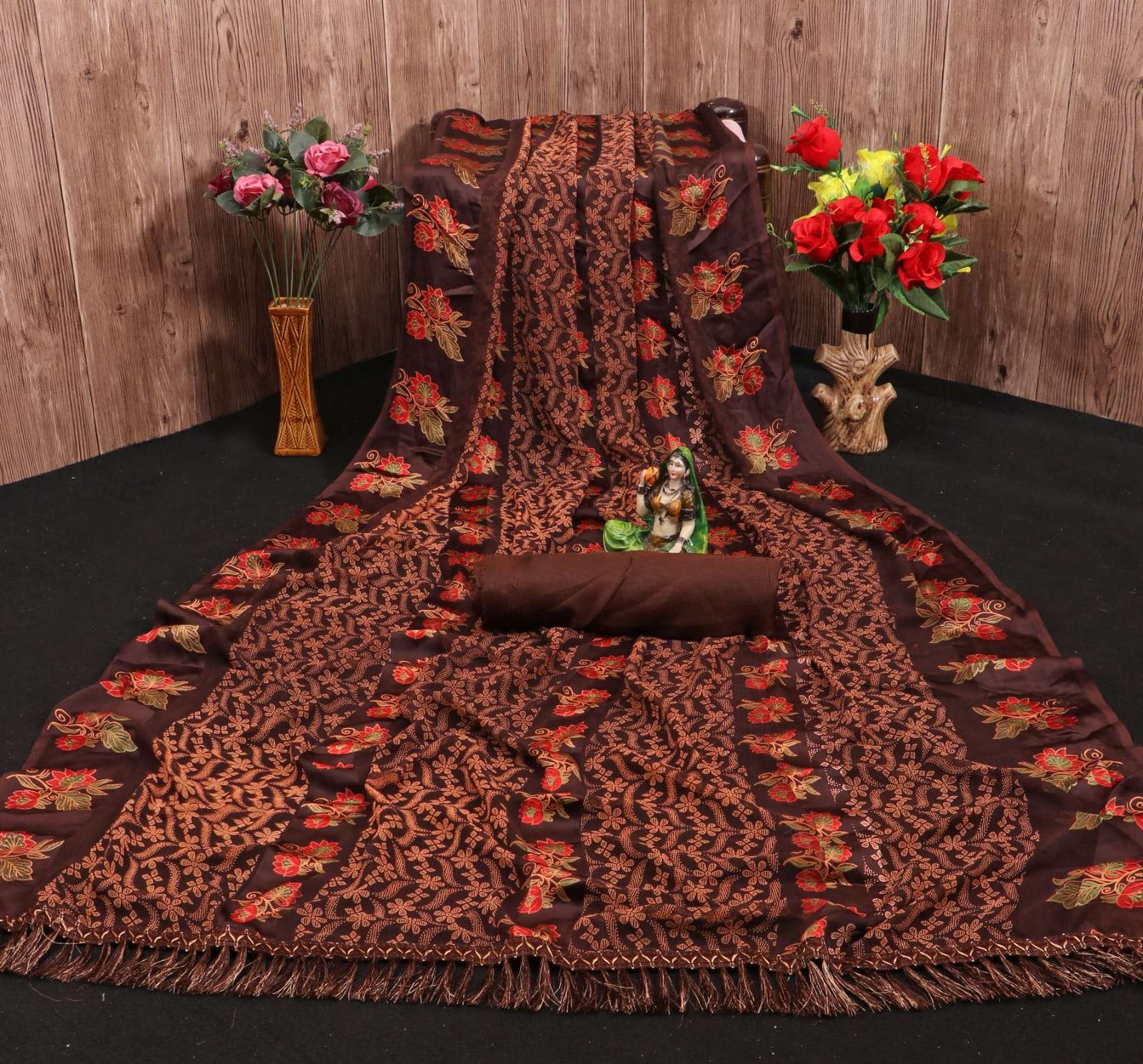5 staar padding satin petterne print with fancy blouse Saree Wholesale catalog