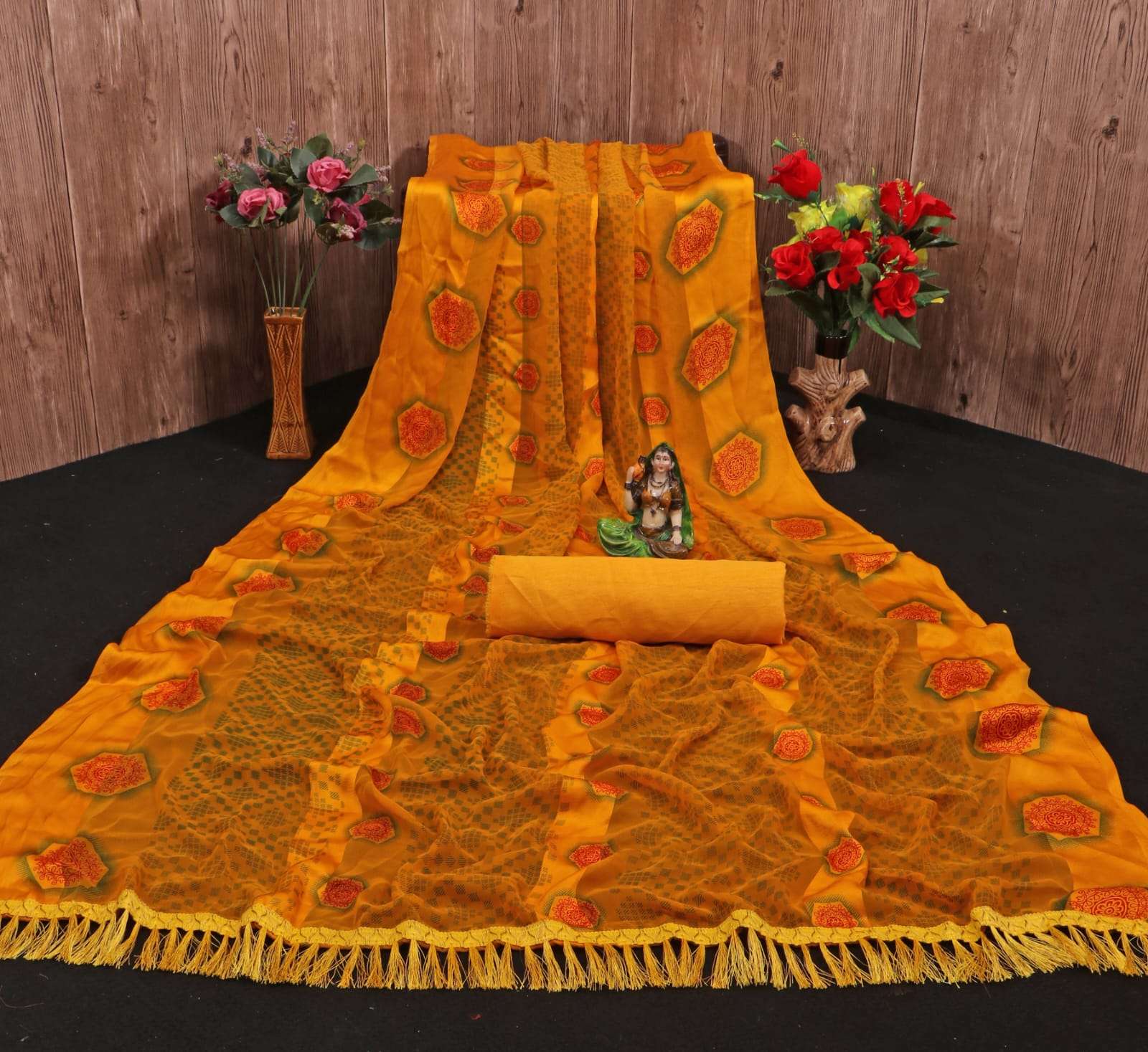 5 staar padding satin petterne print with fancy blouse Saree Wholesale catalog
