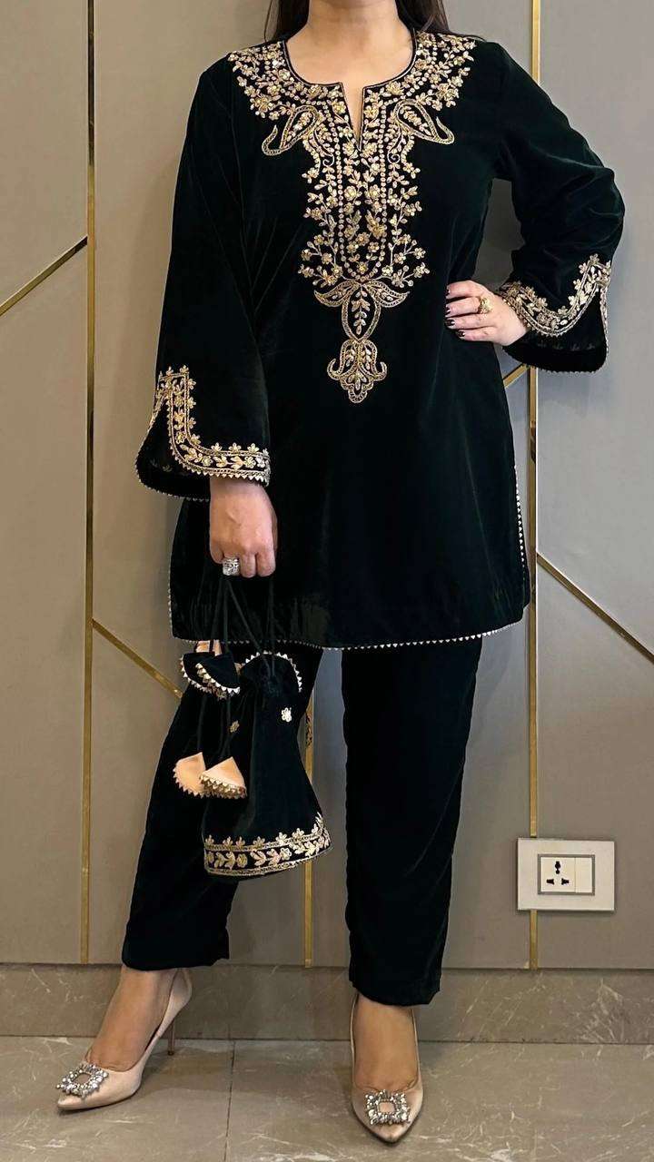 1156 Heavy Velvet Embroidered Salwar Suits Wholesale catalog