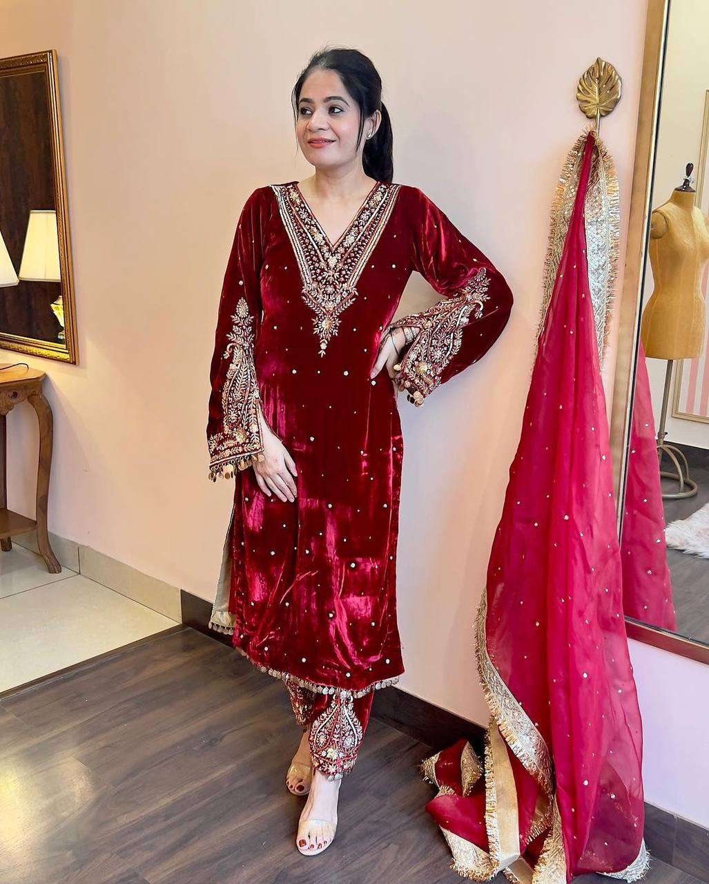 1158 Heavy Velvet Embroidered Salwar Kameez Wholesale catalog