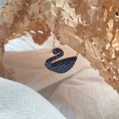 Black Duck Necklace 