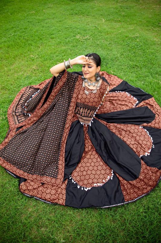 Rajwadi Vol - 10 D- 7072 NAVRATRI Lehenga Choli Wholesale catalog