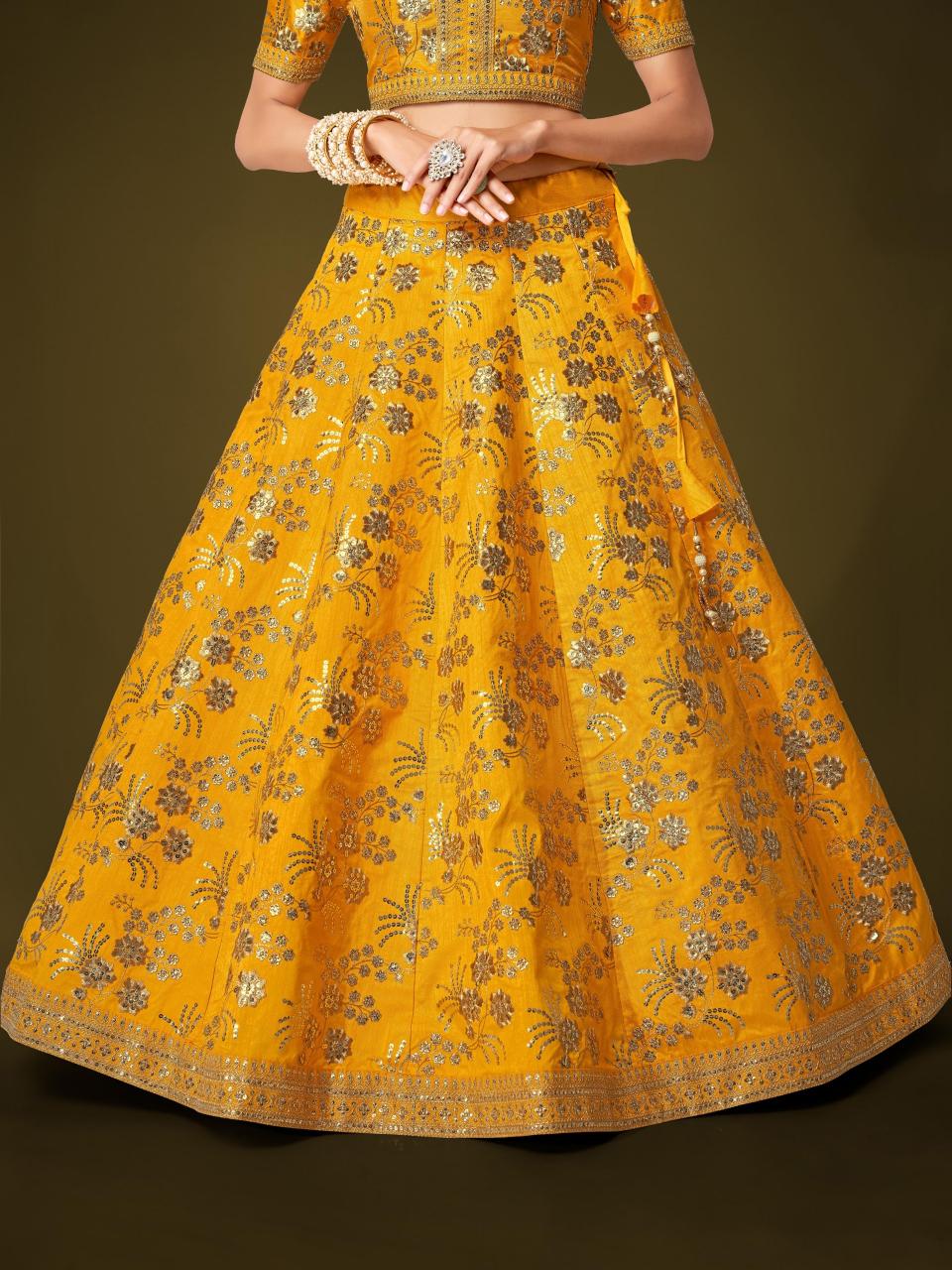 Sabella 7811 catalog surat wholesale online lehenga