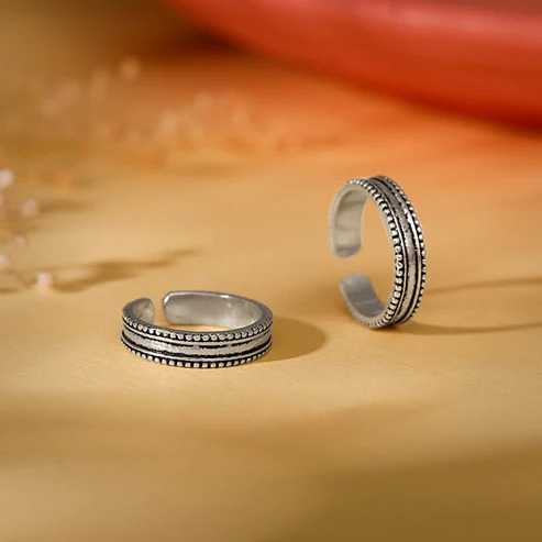 Nitya Oxidised Silver Layered Bead Toe Ring