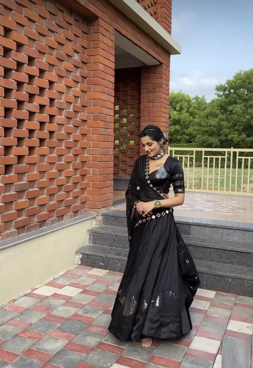 RAJWADI VOL - 09 7065 NAVRATRI LEHENGA CHOLI Wholesale catalog